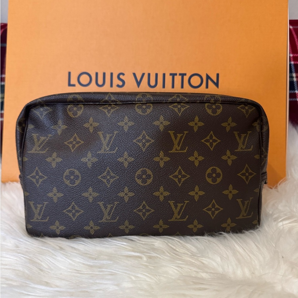 Authentic Louis Vuitton Trousee 28 monogram canvas